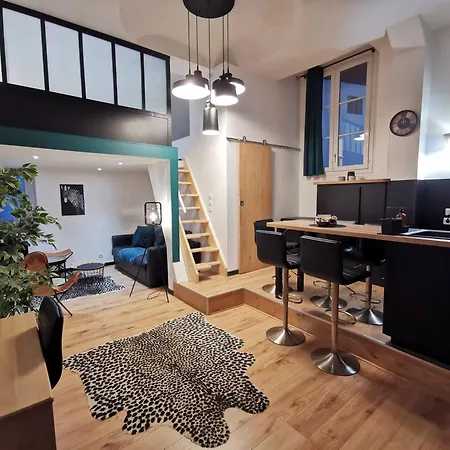 Nouveau - Au Coin Du Chateau * Nantes